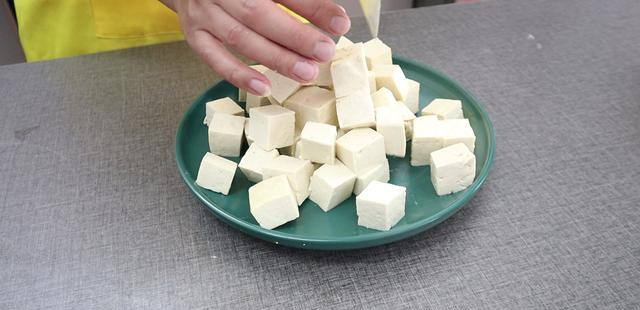 活了半辈子,头一次这样吃豆腐,滑嫩鲜美,豆腐比鲍鱼还要香休闲区蓝鸢梦想 - Www.slyday.coM 活了半辈子,头一次这样吃豆腐,滑嫩鲜美,豆腐比鲍鱼还要香休闲区蓝鸢梦想 - Www.slyday.coM