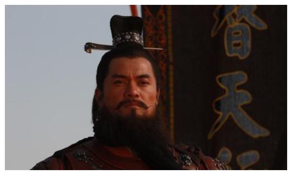 吕良伟,饰演的这部《西楚霸王》制作规模大,场面也有气势,但开创了