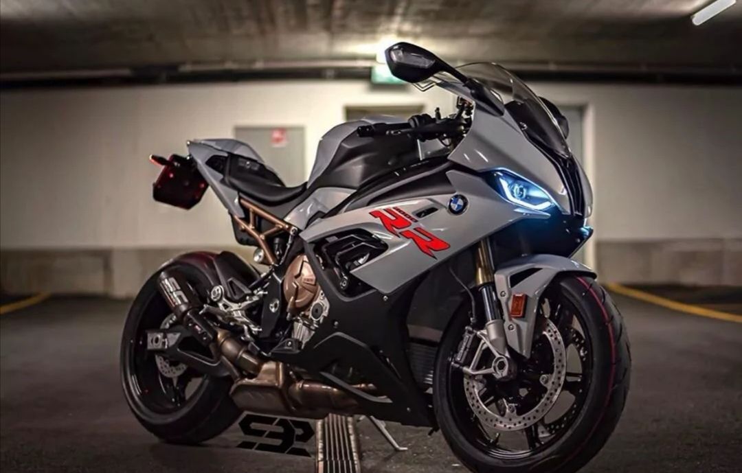 宝马s1000rr,迷人大小眼,了解一下!__财经头条