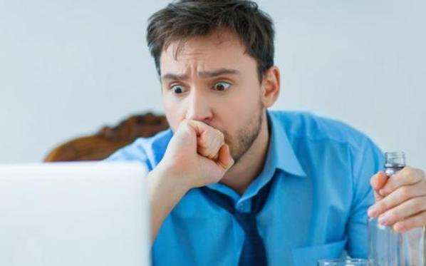 喝酒的人要注意：若你符合这4点，说明喝酒已“上瘾”，别再喝了休闲区蓝鸢梦想 - Www.slyday.coM
