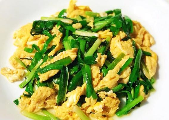 做韭菜炒鸡蛋时分开炒还是一起炒多数人没弄明白难怪不好吃