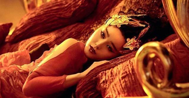 其实好色之人巫臣,仰慕夏姬美艳早扬言要娶夏姬,夏姬感其真心按巫臣