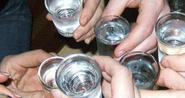 酿酒老板不小心说漏嘴,只要记住这"3点",真假白酒一看便知|粮食酒