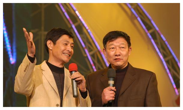 第一次演影视剧,记得他曾在《人民的名义》中饰演过反派人物杜伯仲