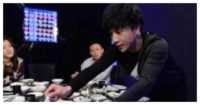 明星隐藏第二身份,邢菲是军人不算什么,而他居然是国家运动员?