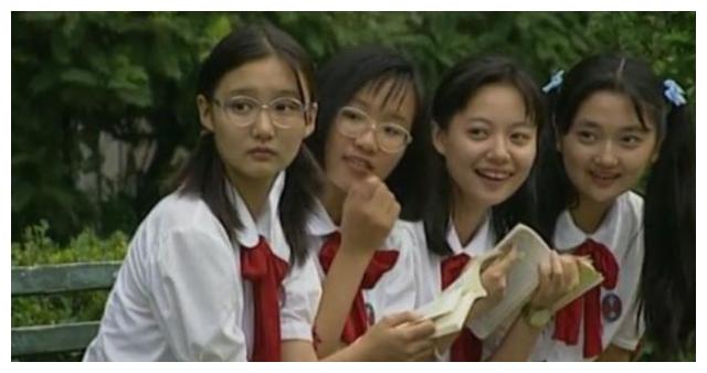 15岁时她和李晨,郝蕾一起主演了电视剧《十七岁不哭》,在这部电视剧里