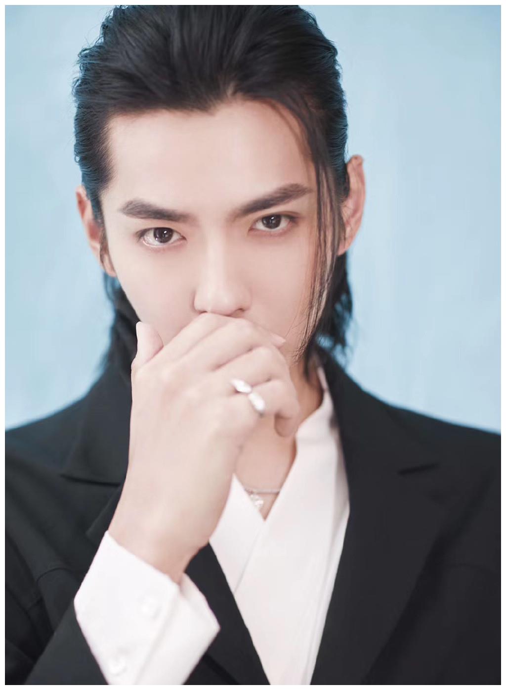 在流量人气方面有吴亦凡黄子韬和鞠婧祎担着,收视率是不用太担心了,再