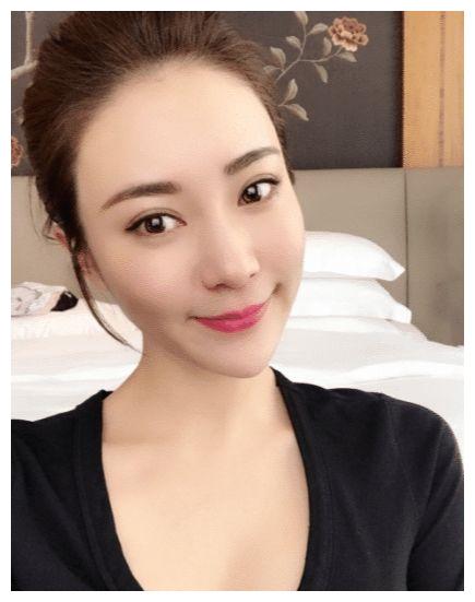 拍3部电影票房31亿,今成"最美晶女郎"|澳门风云|王晶|胡然_新浪新闻