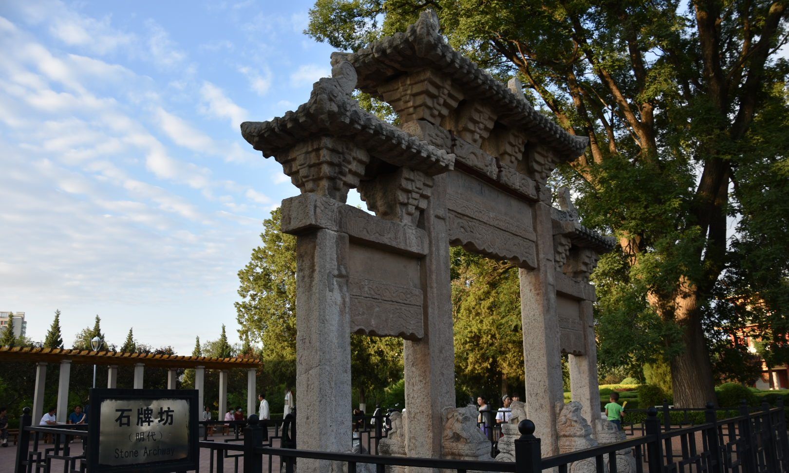 平凉市明代石牌坊