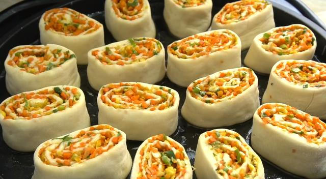 胡萝卜这种吃法真过瘾卷一卷切一切层层裹着馅料比包子还香