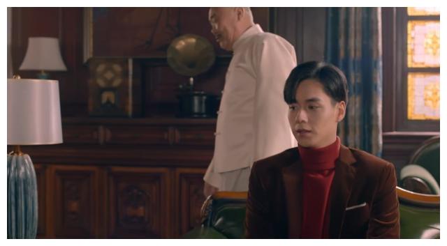 民国奇探三土首次见白老大时紧张的不敢说话弹幕直接刷屏