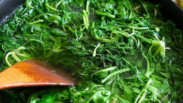 这5种蔬菜得焯水才能吃,很多人都忽略,为了家人健康可不能懒休闲区蓝鸢梦想 - Www.slyday.coM 这5种蔬菜得焯水才能吃,很多人都忽略,为了家人健康可不能懒休闲区蓝鸢梦想 - Www.slyday.coM