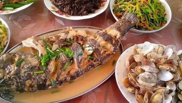 老婆在家做的丰盛晚餐，我拍照后发朋友圈，老板看后悄悄给我留言休闲区蓝鸢梦想 - Www.slyday.coM