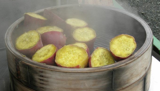 蒸红薯时，学会这个窍门，红薯香甜又软糯，比烤的还好吃休闲区蓝鸢梦想 - Www.slyday.coM