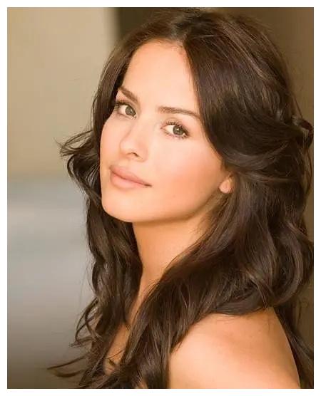 住不起酒店搬到旅馆,房间只有床垫和椅子|疫情|新冠|丹娜_新浪新闻