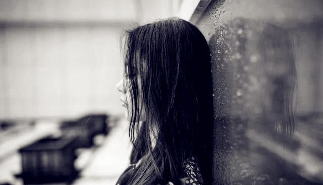 很伤感的句子,网易云扎心评论,都是有故事的人|网