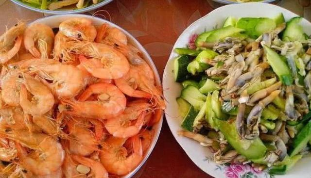 老婆在家做的丰盛晚餐，我拍照后发朋友圈，老板看后悄悄给我留言休闲区蓝鸢梦想 - Www.slyday.coM