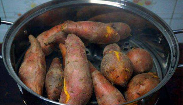 蒸红薯时，学会这个窍门，红薯香甜又软糯，比烤的还好吃休闲区蓝鸢梦想 - Www.slyday.coM