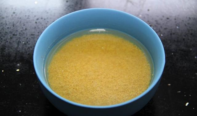 “天然美白液”终于被发现，早晚喝一碗，晒黑的皮肤又白回来了！休闲区蓝鸢梦想 - Www.slyday.coM