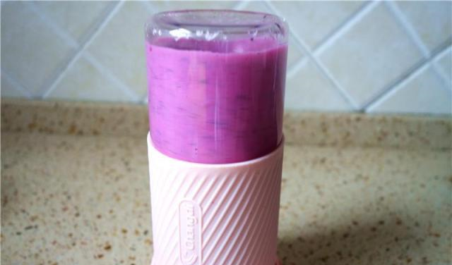 甜品店28一杯的火龙果奶昔,自制只需5元钱,简单美味,无添加!休闲区蓝鸢梦想 - Www.slyday.coM 甜品店28一杯的火龙果奶昔,自制只需5元钱,简单美味,无添加!休闲区蓝鸢梦想 - Www.slyday.coM