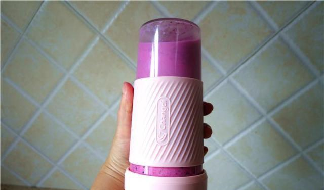 甜品店28一杯的火龙果奶昔,自制只需5元钱,简单美味,无添加!休闲区蓝鸢梦想 - Www.slyday.coM 甜品店28一杯的火龙果奶昔,自制只需5元钱,简单美味,无添加!休闲区蓝鸢梦想 - Www.slyday.coM