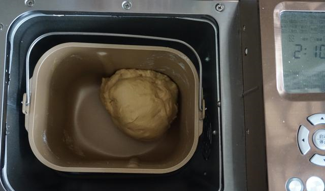 这个面包加了红薯，好吃又健康，烘焙达人一步步教您做出来休闲区蓝鸢梦想 - Www.slyday.coM