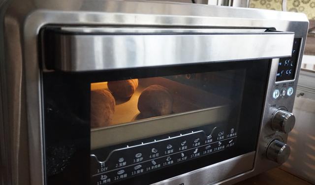 这个面包加了红薯，好吃又健康，烘焙达人一步步教您做出来休闲区蓝鸢梦想 - Www.slyday.coM