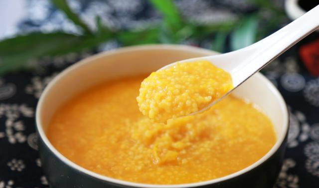 “天然美白液”终于被发现，早晚喝一碗，晒黑的皮肤又白回来了！休闲区蓝鸢梦想 - Www.slyday.coM