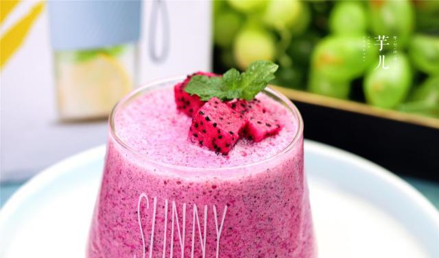 甜品店28一杯的火龙果奶昔,自制只需5元钱,简单美味,无添加!休闲区蓝鸢梦想 - Www.slyday.coM 甜品店28一杯的火龙果奶昔,自制只需5元钱,简单美味,无添加!休闲区蓝鸢梦想 - Www.slyday.coM