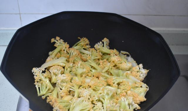 一个人都要好好吃饭,午餐只有一荤一素,朋友却说比他吃得好多了休闲区蓝鸢梦想 - Www.slyday.coM 一个人都要好好吃饭,午餐只有一荤一素,朋友却说比他吃得好多了休闲区蓝鸢梦想 - Www.slyday.coM