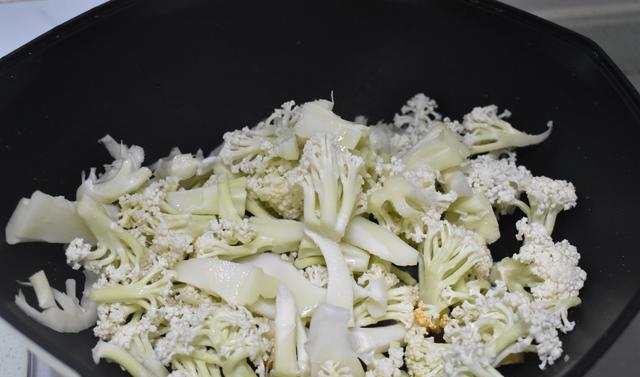 一个人都要好好吃饭,午餐只有一荤一素,朋友却说比他吃得好多了休闲区蓝鸢梦想 - Www.slyday.coM 一个人都要好好吃饭,午餐只有一荤一素,朋友却说比他吃得好多了休闲区蓝鸢梦想 - Www.slyday.coM