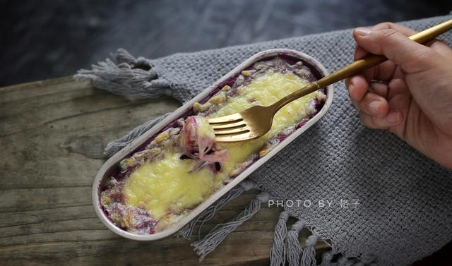 今天格子推荐一个特别赞的做法给大家,芝士焗紫薯.