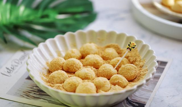 糯米粉里加半碗水搅一搅蒸一蒸做出的丸子q弹软糯孩子爱吃