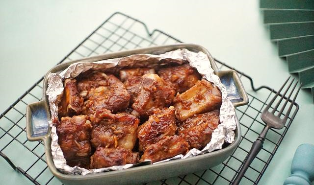 蒜香锡纸排骨这样烤鲜香味美好吃到吮指老公吃后一直夸赞我