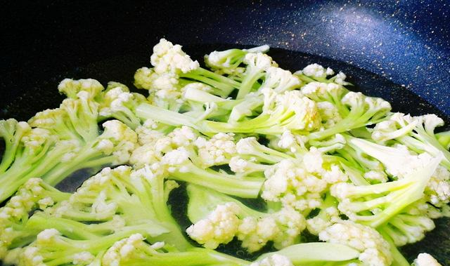 这5种蔬菜得焯水才能吃,很多人都忽略,为了家人健康可不能懒休闲区蓝鸢梦想 - Www.slyday.coM 这5种蔬菜得焯水才能吃,很多人都忽略,为了家人健康可不能懒休闲区蓝鸢梦想 - Www.slyday.coM