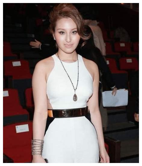 赌王千金何超云:身世成谜神似利智,无缘家产分配爱上有妇之夫