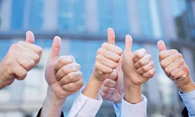 当我们赞扬自己孩子的时候,只欣赏孩子的努力和付出,而不应该赏识孩子