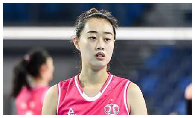 北京女排边攻位置遭遇大面积伤病,主打的金烨崴脚受伤,刘梦瑶腰伤复发