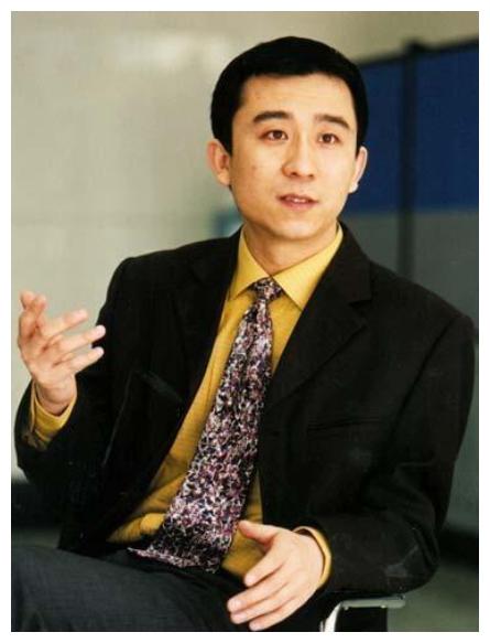 他是《大宅门》中白敬业,当导演却遇不靠谱投资人,欠下一身债