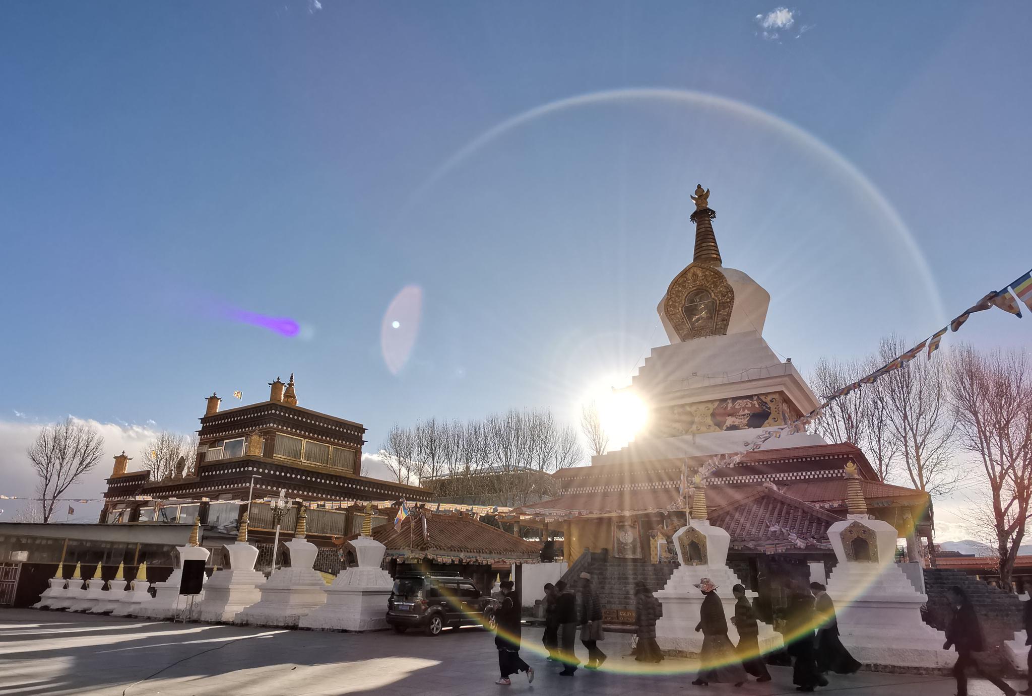 理塘白塔公园欢迎你