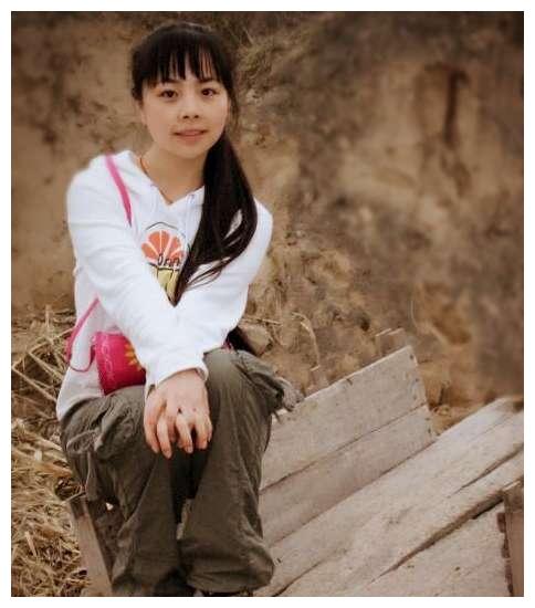 无冕之王王二妮放弃名利回农村如今日常放牛带娃后悔吗