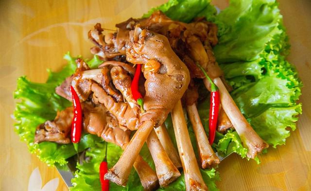 新疆胡辣羊蹄,辣而味美,回味悠长__财经头条