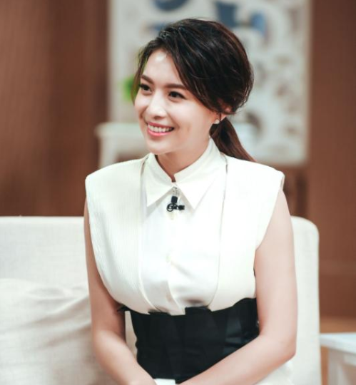 原北京电视台美女主持人栗坤,酷似演员刘涛,太漂亮了