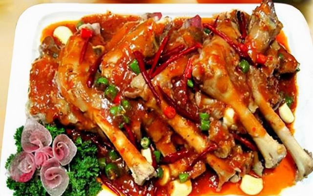 新疆胡辣羊蹄,辣而味美,回味悠长__财经头条