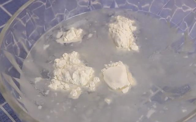 草莓千万别用清水洗完就直接吃,教你正确做法,脏东西全跑光休闲区蓝鸢梦想 - Www.slyday.coM 草莓千万别用清水洗完就直接吃,教你正确做法,脏东西全跑光休闲区蓝鸢梦想 - Www.slyday.coM