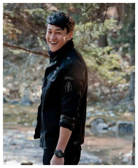 43岁从帅气演员变成油腻大叔,网友都惊呆了|宋新妮|何润东|大叔_新浪