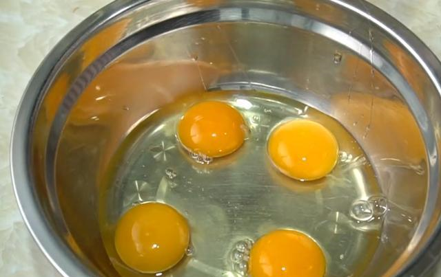 做鸡蛋羹别只用鸡蛋老左教你个新吃法营养嫩滑味道足真解馋