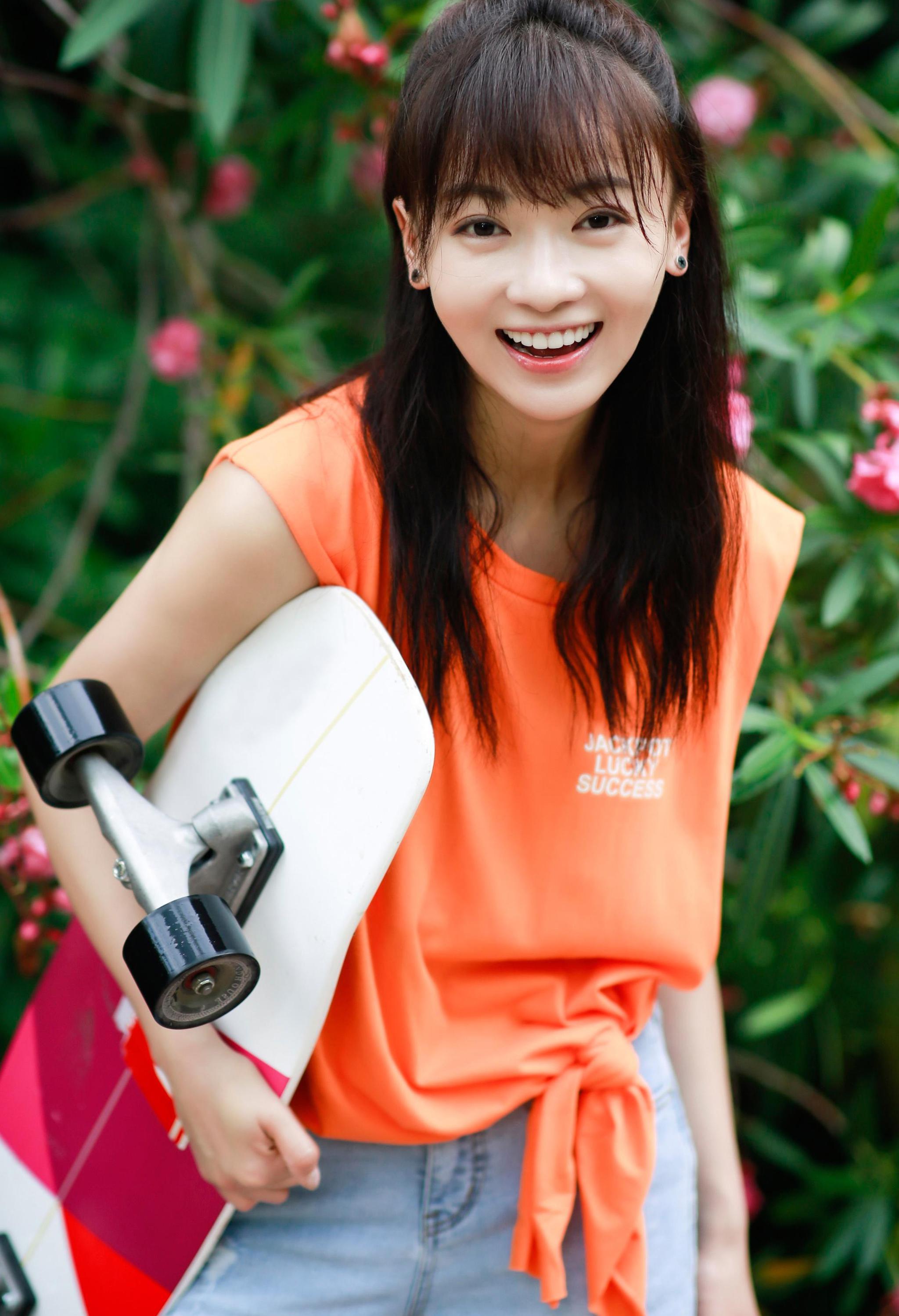 吴谨言为什么被央视批评 吴谨言的演艺事业起伏是怎么回事