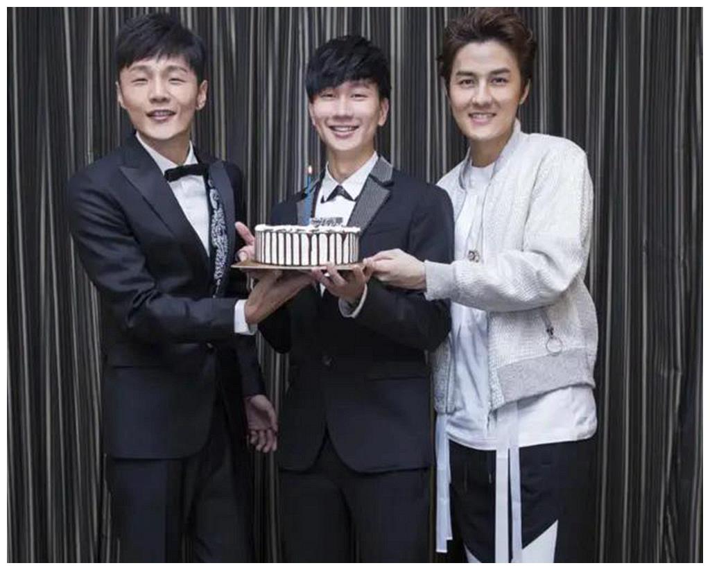 唱歌忘词了怎么办李荣浩靠小眼神周杰伦太嚣张李宇春厉害了