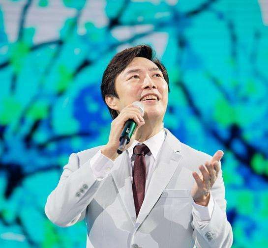 小哥费玉清封麦隐退,从此歌坛再无费玉清,网友:慢走不送
